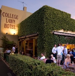 The College Lawn Hotel - Sunshine Coast Tourism 1