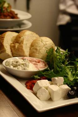 Oscars Lounge Bar & Restaurant - Sunshine Coast Tourism 2