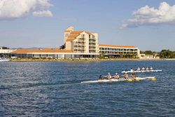 Lakes Resort Hotel - Holiday Sunshine Coast 3