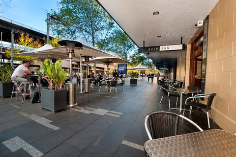 Ship Inn - Holiday Sunshine Coast 0