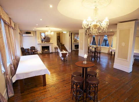 Provincial Hotel - Sunshine Coast Tourism 3