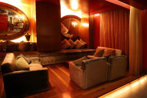 The Longroom - Holiday Sunshine Coast 1