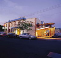Waterfront Hotel - Holiday Sunshine Coast