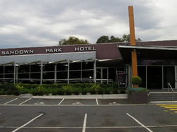 Sandown Park Hotel - Holiday Sunshine Coast 0