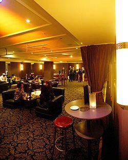 Statement Lounge Bar - Holiday Sunshine Coast 1
