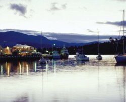 Waterfront Hotel - Sunshine Coast Tourism 1