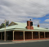 Huntington Tavern - Holiday Sunshine Coast