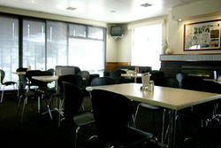 Riverview Hotel & Kains Bar & Restaurant - Holiday Sunshine Coast 2