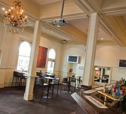 Melbourne Hotel Perth - Holiday Sunshine Coast 2