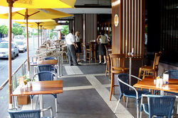 Ducks Nuts Bar & Grill - Sunshine Coast Tourism 3