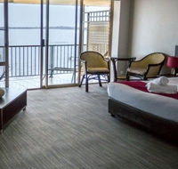 The Beachcomber Hotel - Holiday Sunshine Coast