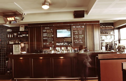 Edgar's Inn - Sunshine Coast Tourism 1