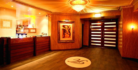 Hollywood Showgirls - Holiday Sunshine Coast 3