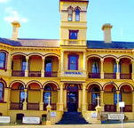 The Queenscliff Historic Royal Hotel - Sunshine Coast Tourism