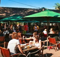 The Beach Hotel - Holiday Sunshine Coast
