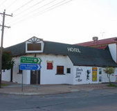 Black Lion Inn Hotel - Sunshine Coast Tourism