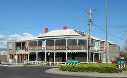 The Oxford Bathurst - Sunshine Coast Tourism 3