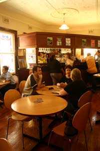 Sweeney's Hotel - Sunshine Coast Tourism 3