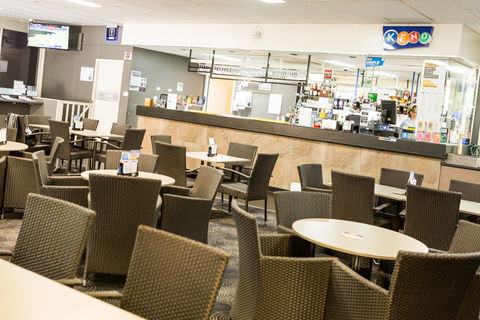 Lake Conjola Bowling Club - Holiday Sunshine Coast 2
