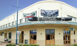 Ocean Beach Hotel - Holiday Sunshine Coast 2