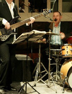 Cat And Fiddle Hotel - Sunshine Coast Tourism 3