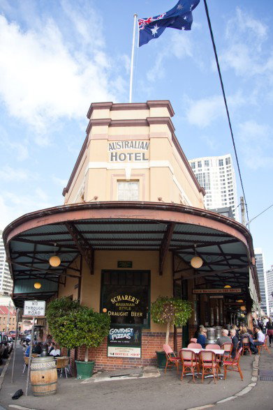 The Australian Hotel - Holiday Sunshine Coast 3