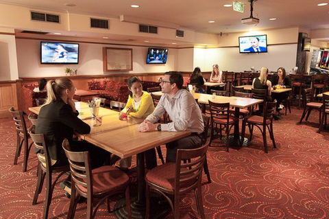 Sporters Bar - Sunshine Coast Tourism 1