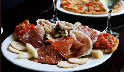 Giovanni's Restaurant & Pizzeria - Sunshine Coast Tourism 1