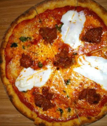 La Rosa Bar And Pizza - Sunshine Coast Tourism 4