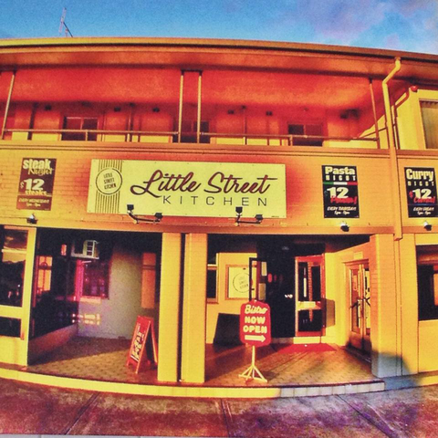 Lakes & Ocean Hotel - Sunshine Coast Tourism 2