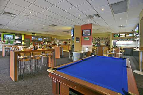 Lakeside Village Tavern - Sunshine Coast Tourism 2