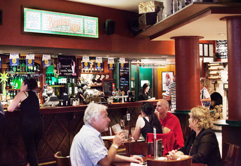 O'Malley's Irish Pub - Sunshine Coast Tourism 2