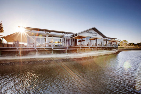 Pelican Waters Tavern - Sunshine Coast Tourism 3