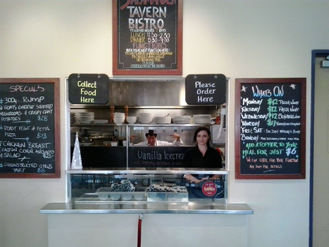 Salamander Tavern - Sunshine Coast Tourism 1