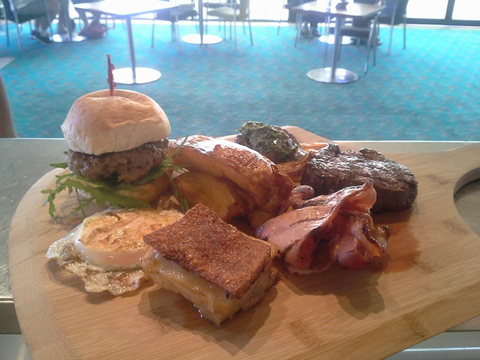 Salamander Tavern - Sunshine Coast Tourism 4