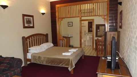The Middle Pub - Sunshine Coast Tourism 2
