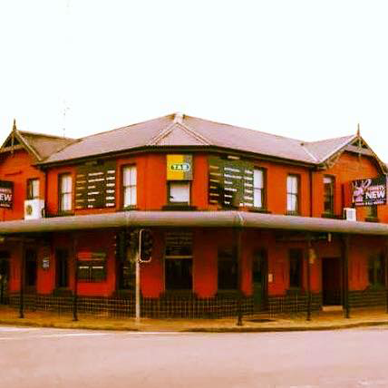 Town Hall Hotel - Holiday Sunshine Coast 1