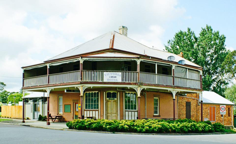 Victoria Hotel - Sunshine Coast Tourism 0