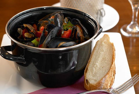Le Bistro-Union Hotel - Sunshine Coast Tourism 0