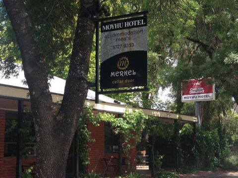 Moyhu Hotel - Sunshine Coast Tourism 1