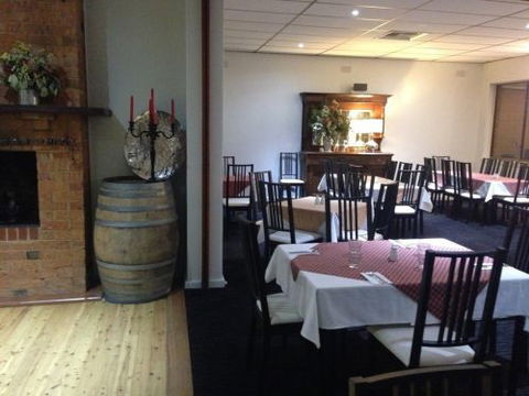 Moyhu Hotel - Sunshine Coast Tourism 2