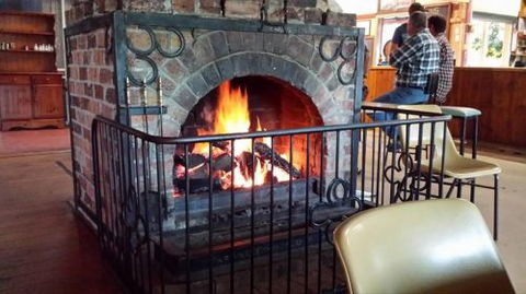 Maidenwell Hotel - Sunshine Coast Tourism 3