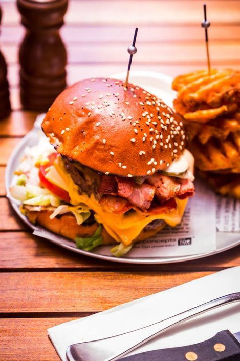 Commodore Hotel - Holiday Sunshine Coast 0