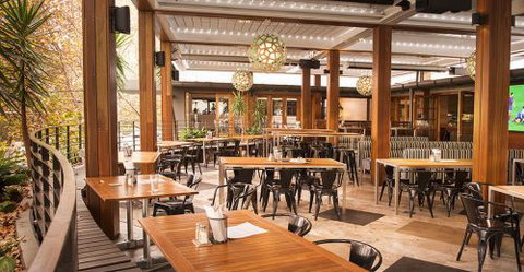 Commodore Hotel - Holiday Sunshine Coast 1