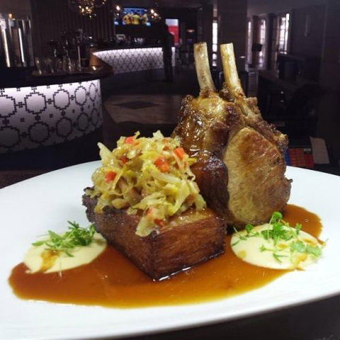 Commodore Hotel - Holiday Sunshine Coast 4