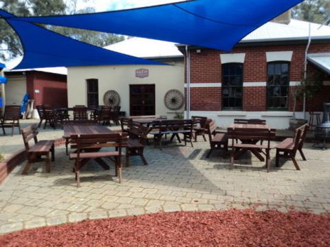 Grass Valley Tavern - Sunshine Coast Tourism 3