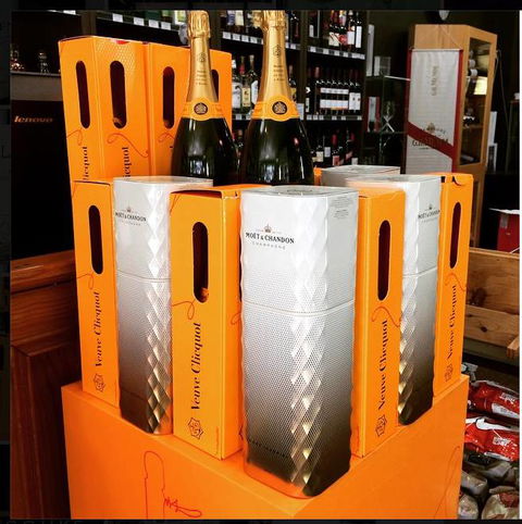 Golden Treasures Seafood Restaurant - Sunshine Coast Tourism 3