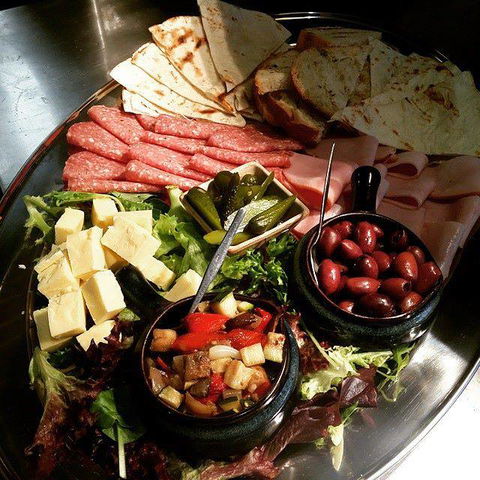 Maryville Tavern - Holiday Sunshine Coast 1