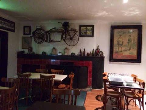 Queens Arms Hotel - Sunshine Coast Tourism 3