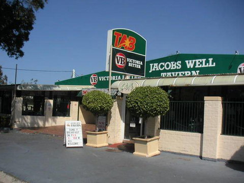 Jacobs Well Bayside Tavern - Holiday Sunshine Coast 0